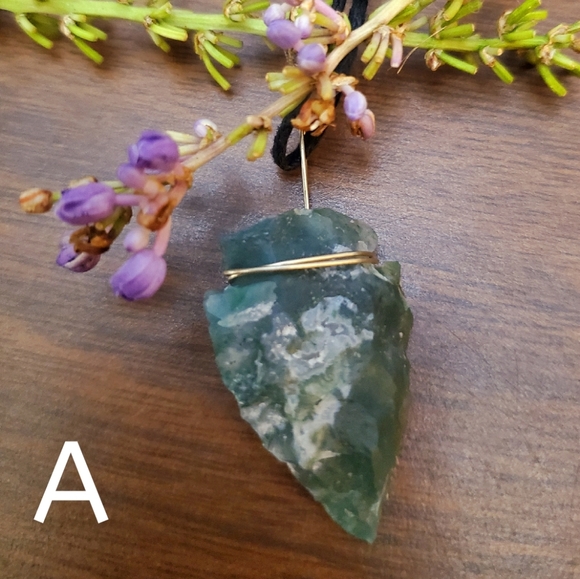 🌿 Natural Stone Arrowhead Necklace 🌿 - Picture 2 of 16